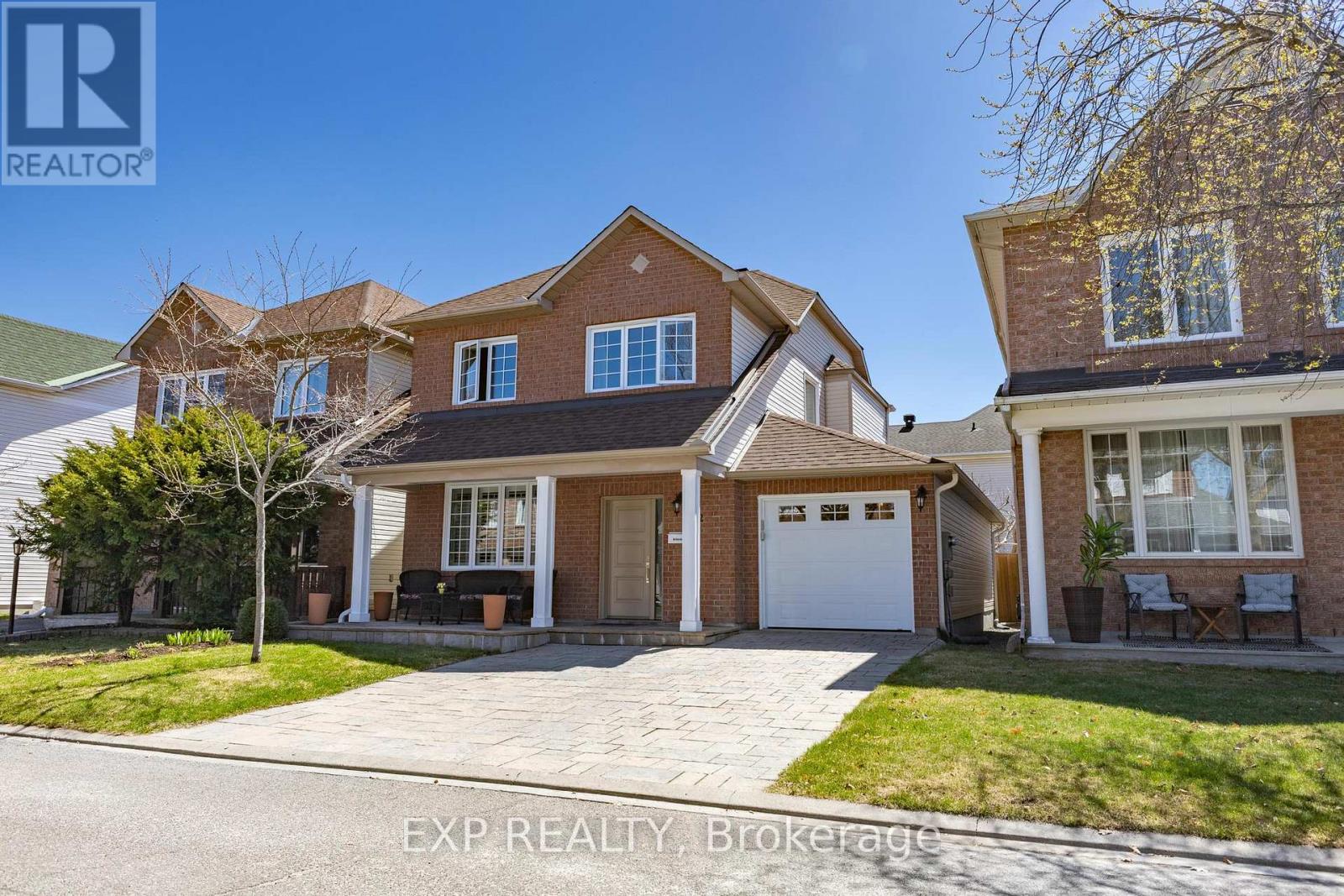 32 STONEPOINTE AVENUE, Ottawa, Ontario