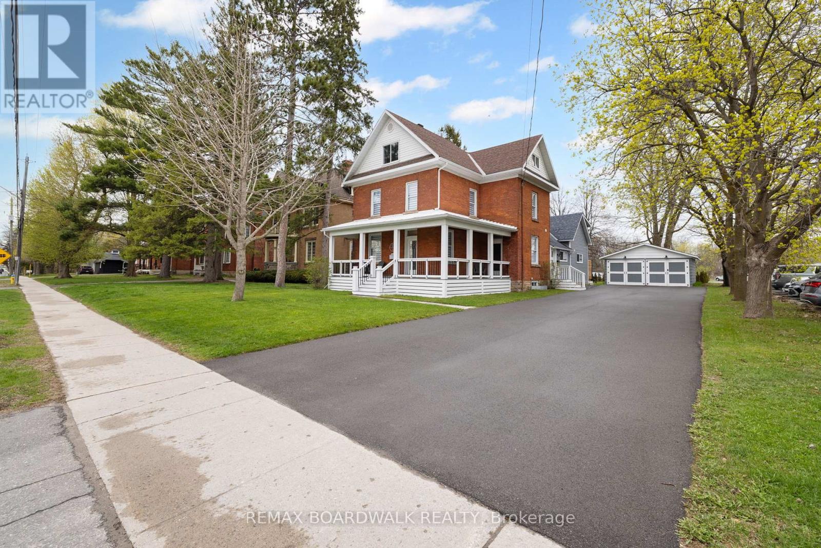 45 DRUMMOND STREET W, Perth, Ontario