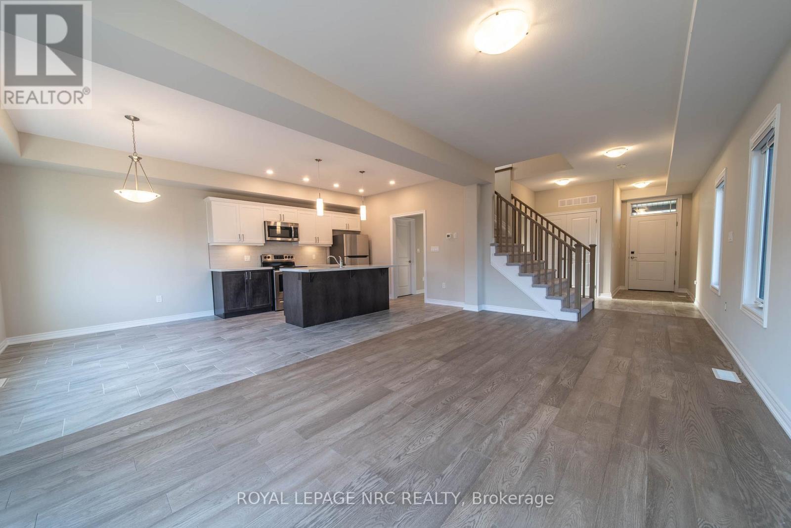 1217 Uppers Lane, Thorold, Ontario  L0S 1A0 - Photo 2 - X13102196
