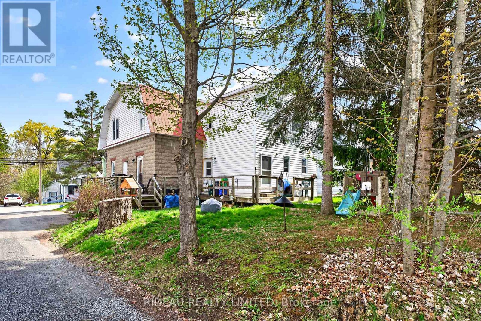 24 Rideau Street, Westport, Ontario  K0G 1X0 - Photo 5 - X13102210