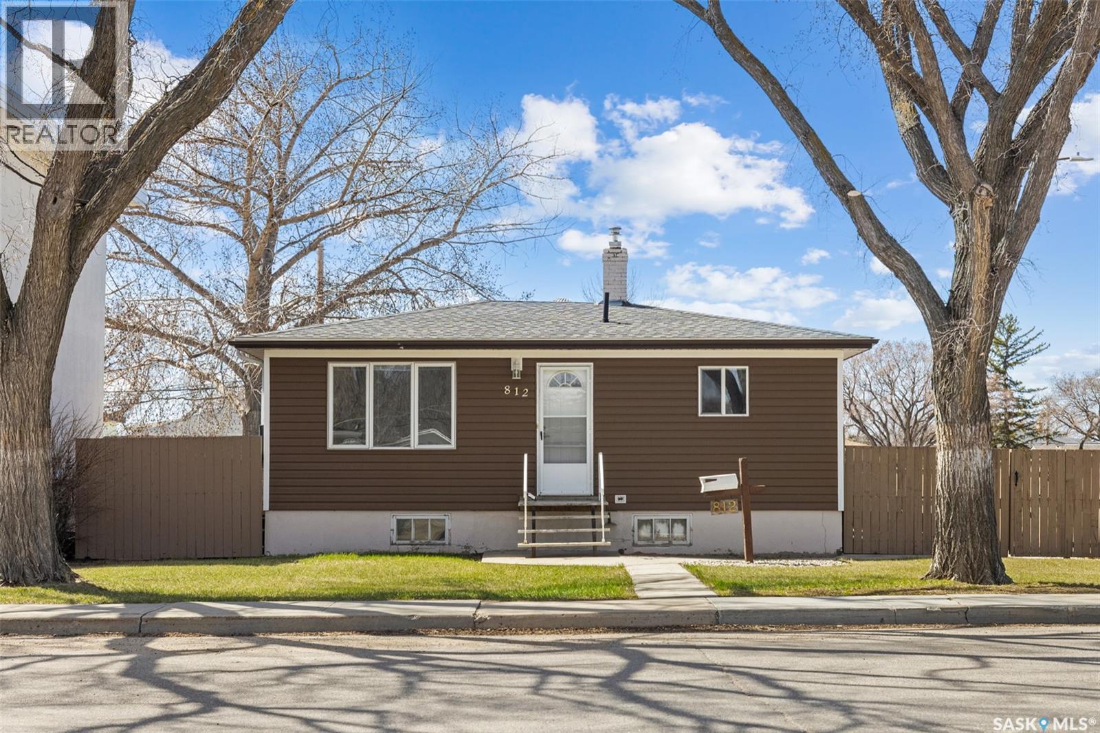 812 Mcintosh Street, Regina, Saskatchewan  S4T 5B4 - Photo 1 - SK035401