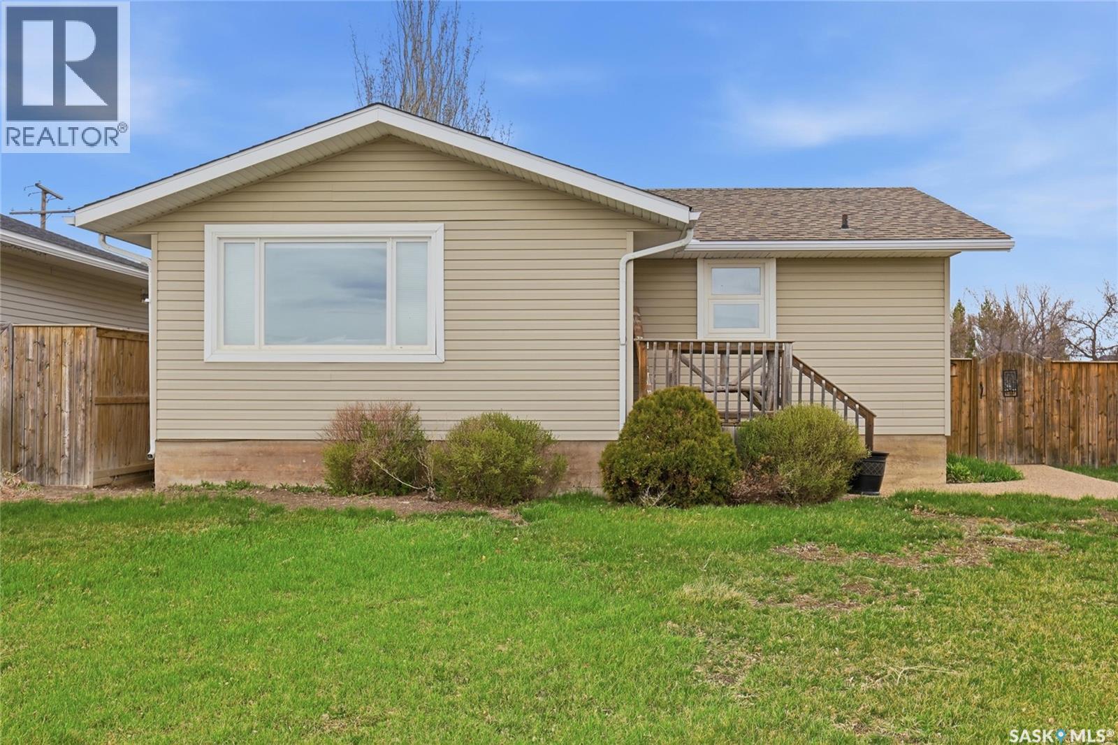 105 Queen Street, Milestone, Saskatchewan  S0G 3L0 - Photo 2 - SK035399