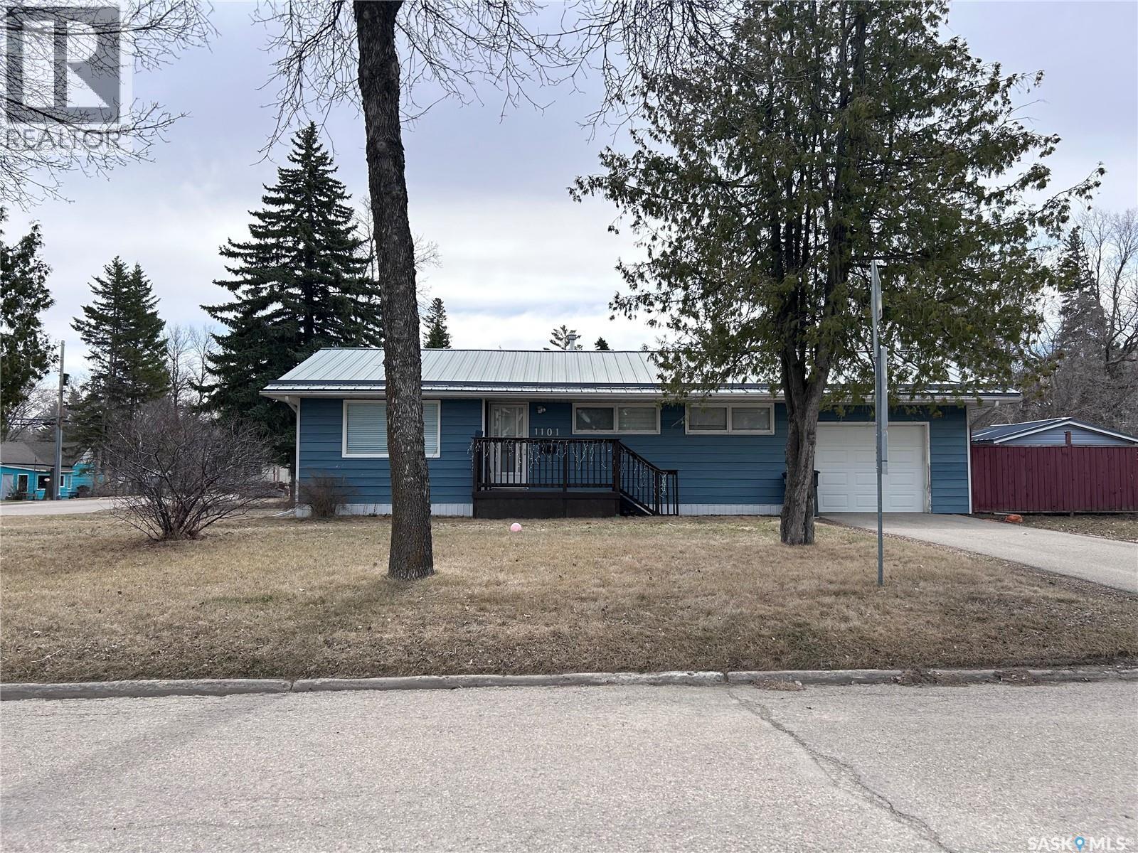 1101 Gordon Street, Moosomin, Saskatchewan  S0G 3N0 - Photo 1 - SK035363