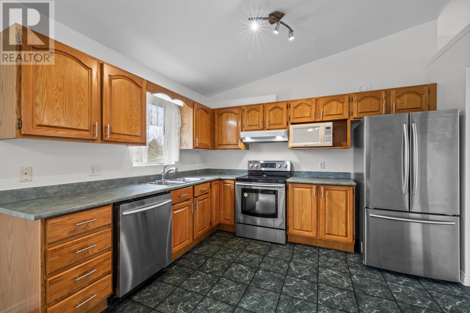 2 Kenwood Circle, Charlottetown, Prince Edward Island  C1E 1Z8 - Photo 5 - 202610226