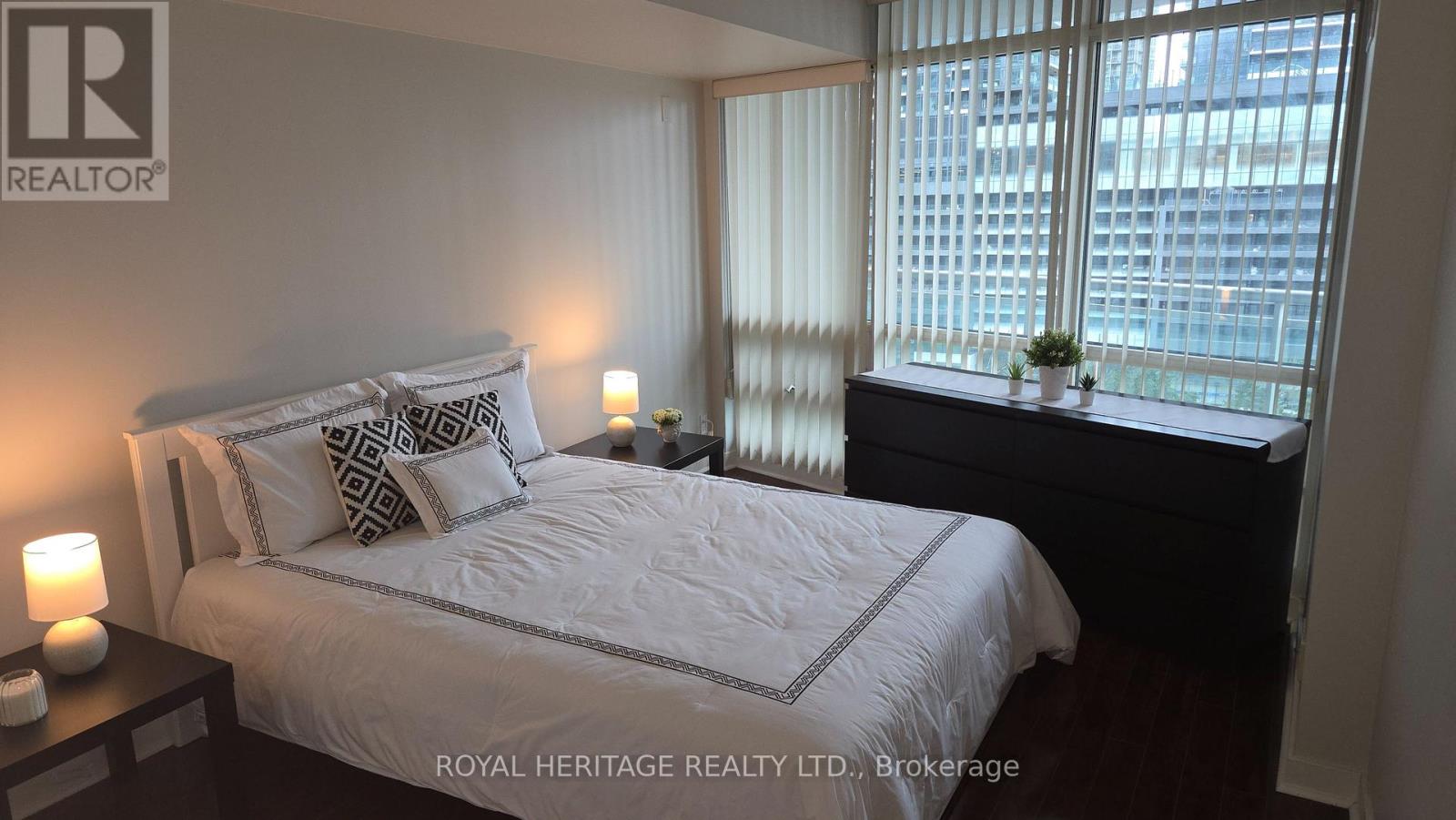1502 - 397 Front Street, Toronto, Ontario  M5V 3S1 - Photo 17 - C13102018