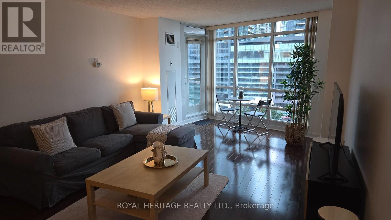 1502 - 397 Front Street, Toronto, Ontario  M5V 3S1 - Photo 2 - C13102018