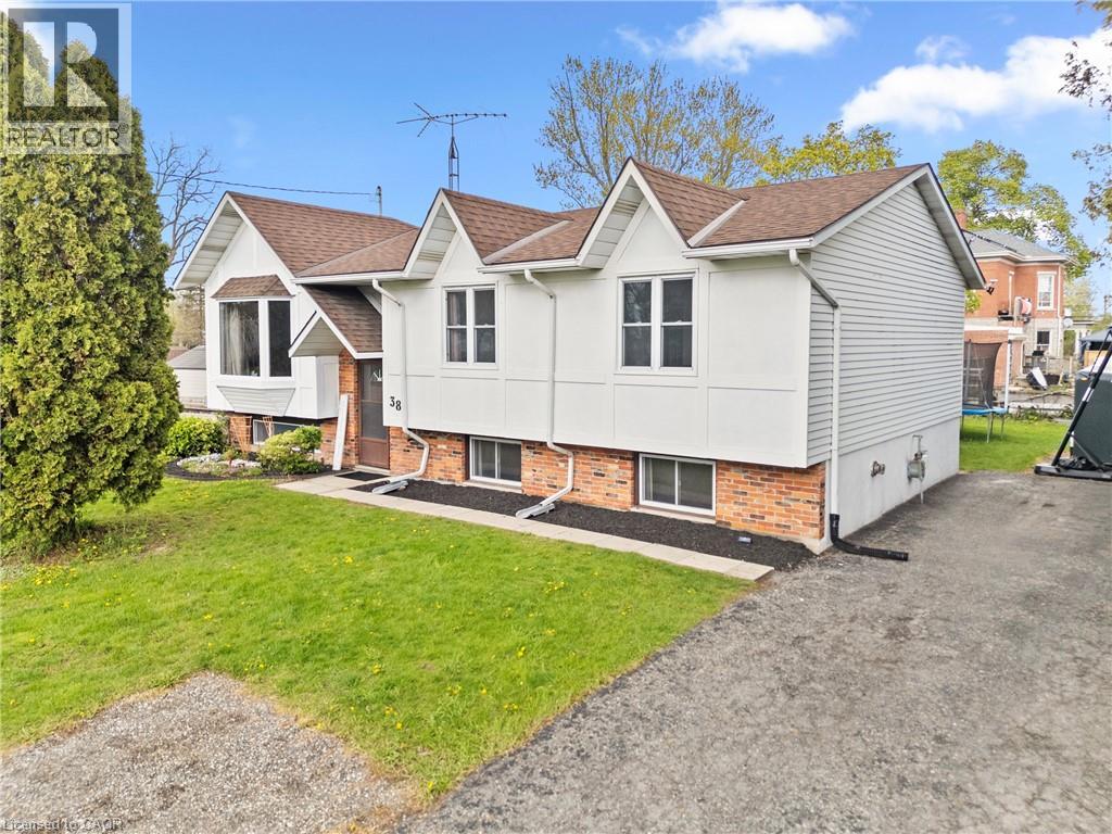 38 Jane Street, Hagersville, Ontario  N0A 1H0 - Photo 1 - 40828419