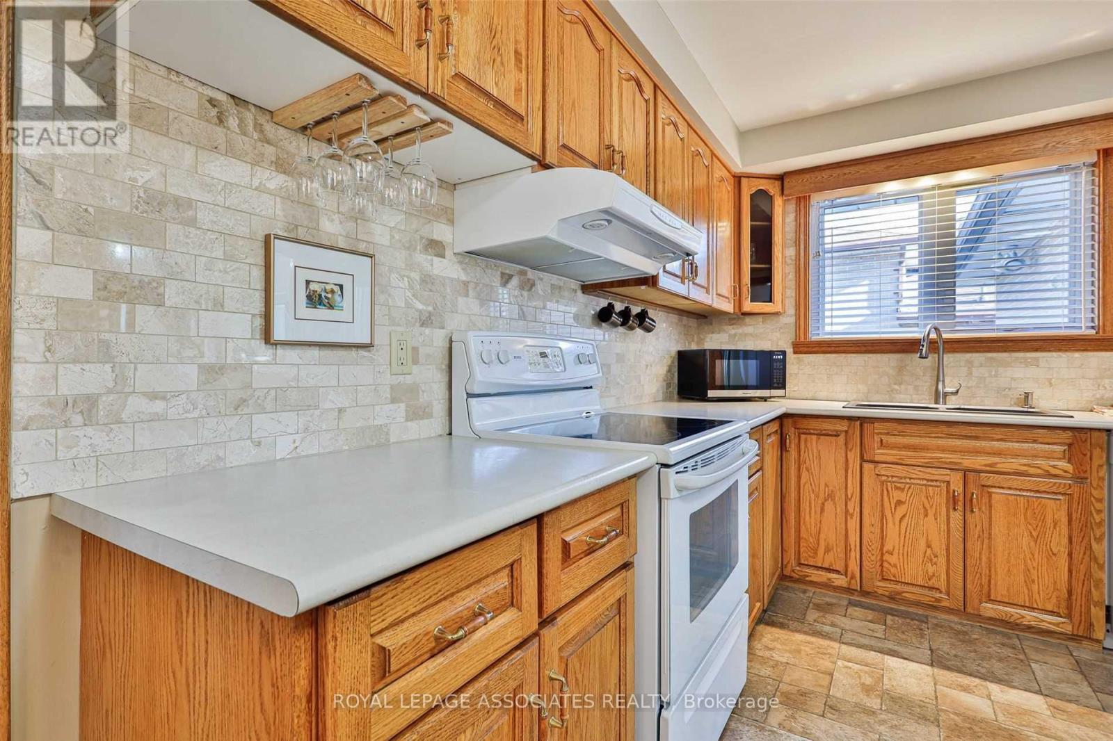 Main - 166 Lynnbrook Drive, Toronto, Ontario  M1H 2N5 - Photo 11 - E13102002