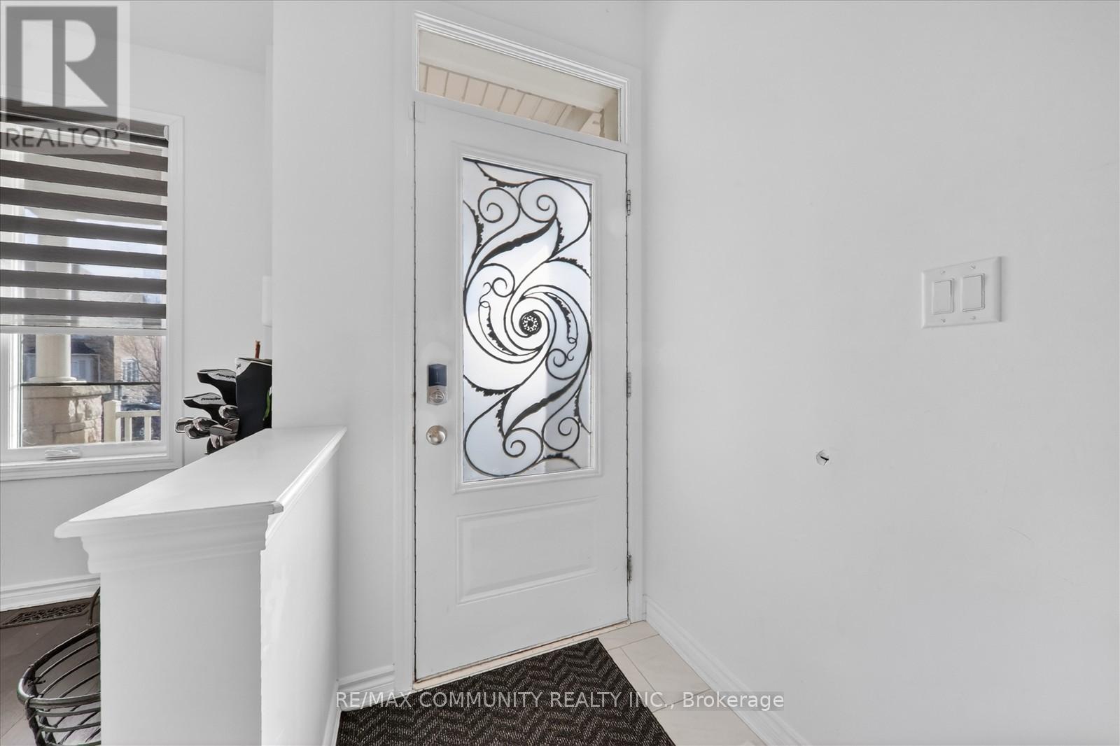 2725 Sapphire Drive, Pickering, Ontario  L1X 0G3 - Photo 6 - E13102066