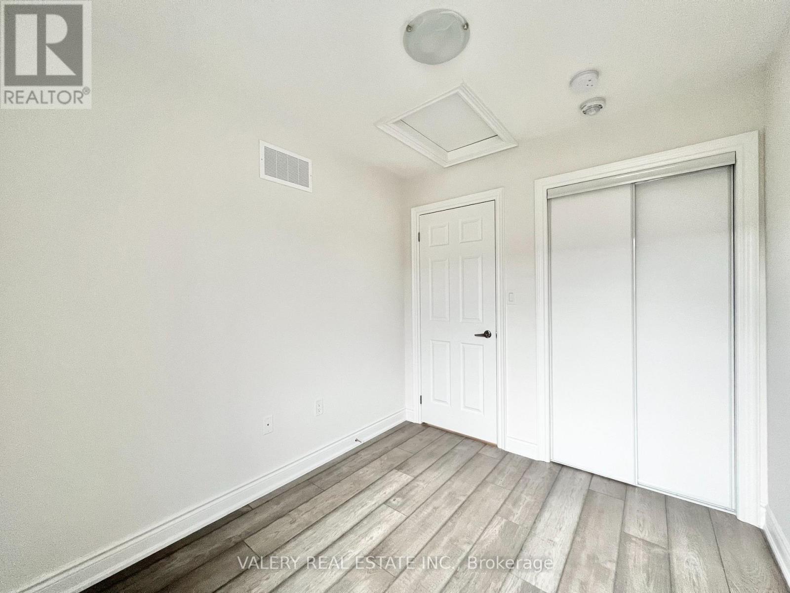 2667 Megdalen Path, Oshawa, Ontario  L1L 0R6 - Photo 6 - E13102082
