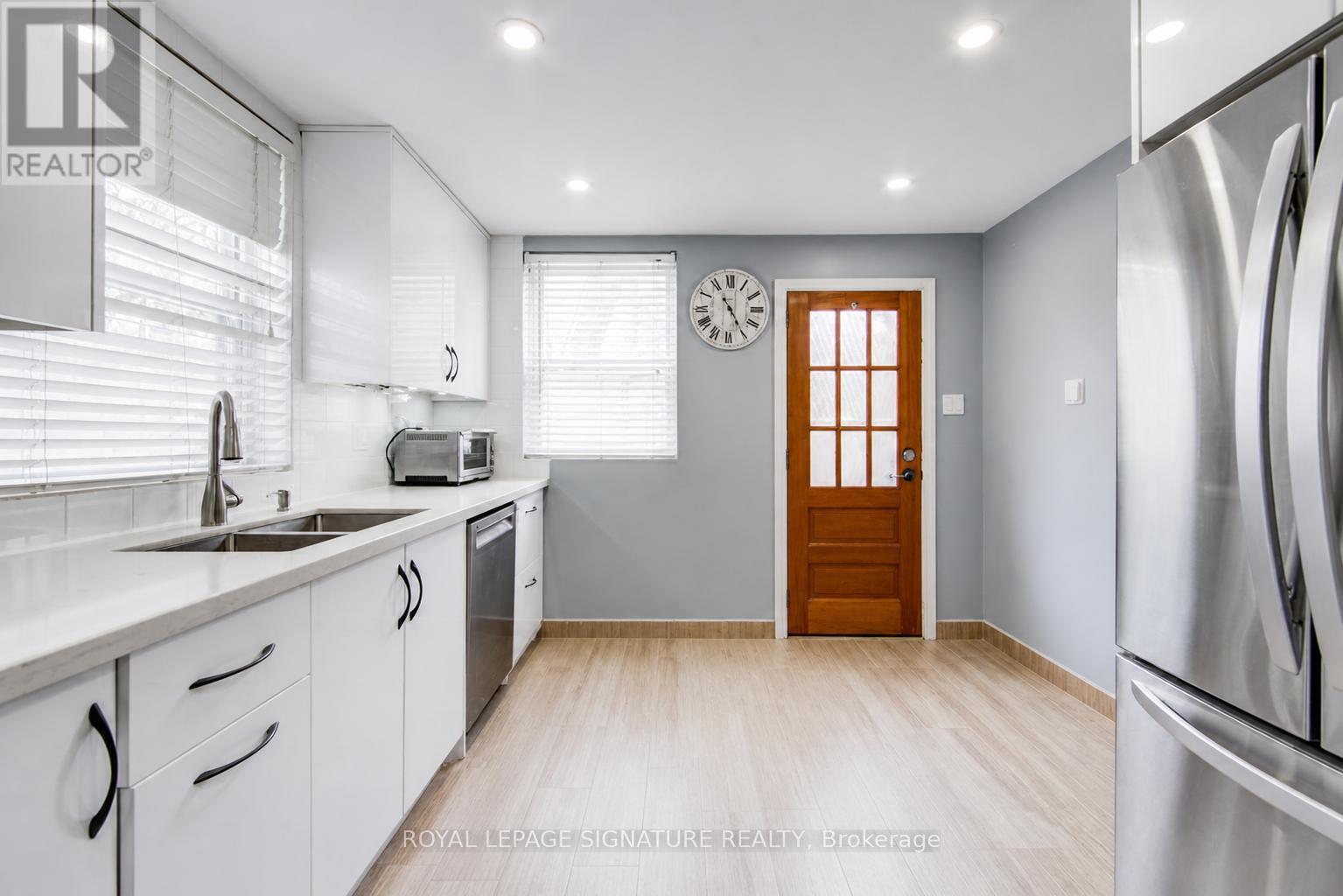 6 Cosburn Avenue, Toronto, Ontario  M6E 2S7 - Photo 11 - E13102184