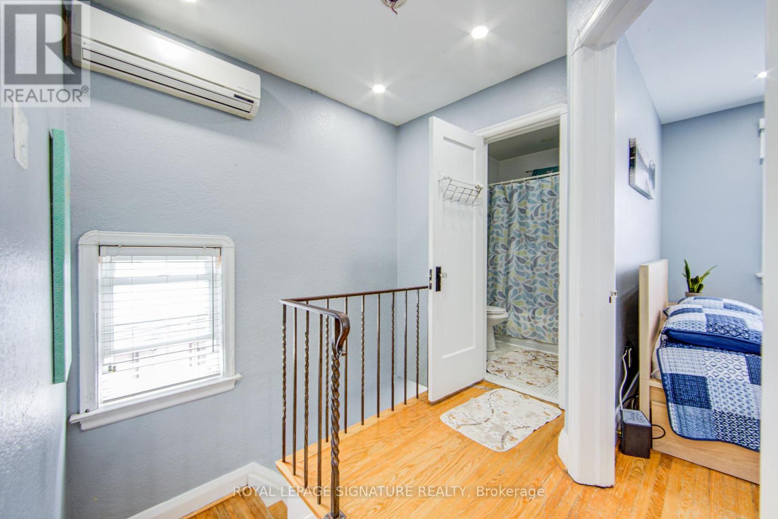 6 Cosburn Avenue, Toronto, Ontario  M6E 2S7 - Photo 14 - E13102184