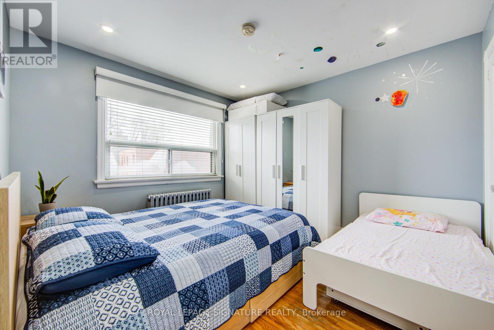 6 Cosburn Avenue, Toronto, Ontario  M6E 2S7 - Photo 19 - E13102184