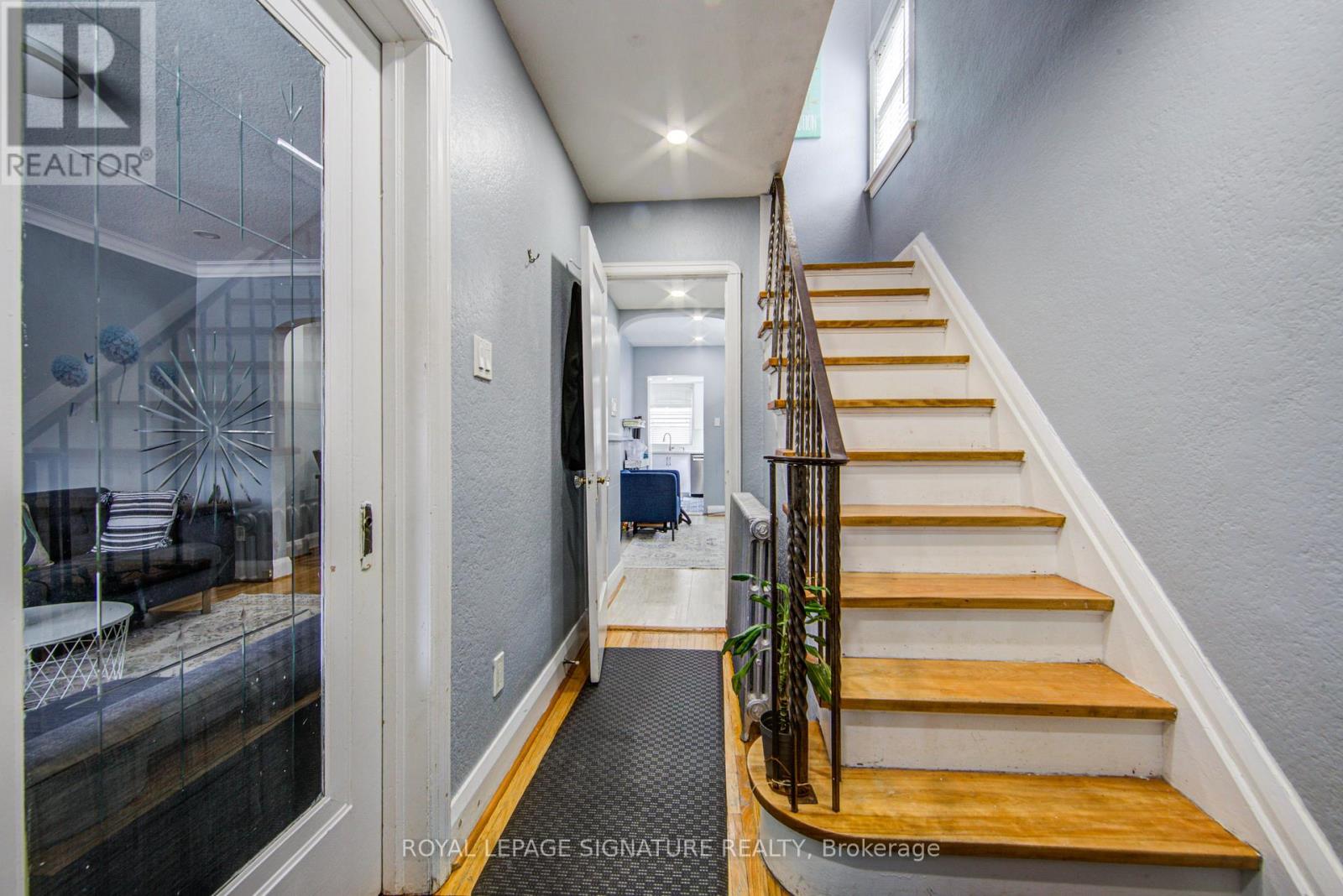 6 Cosburn Avenue, Toronto, Ontario  M6E 2S7 - Photo 3 - E13102184