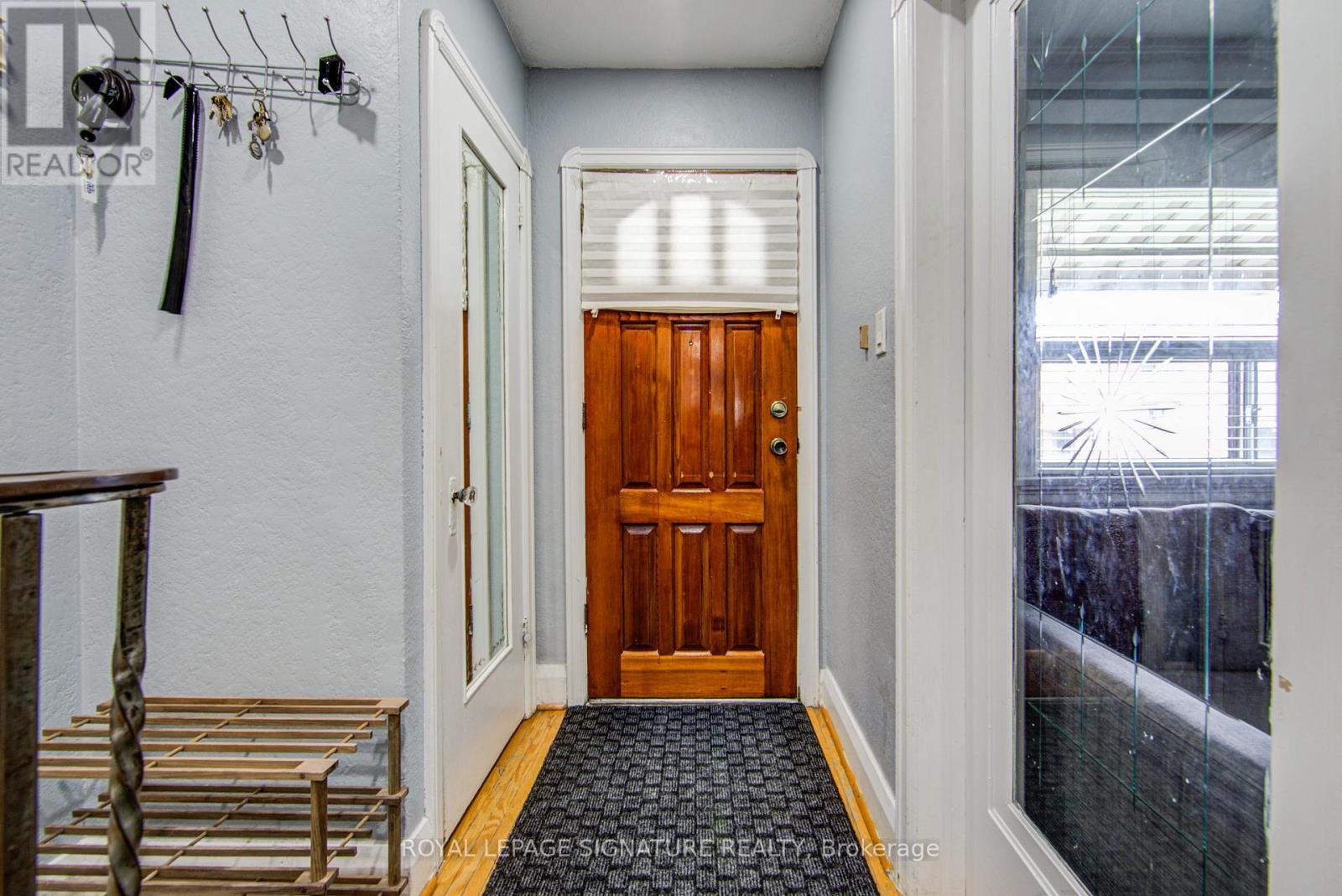 6 Cosburn Avenue, Toronto, Ontario  M6E 2S7 - Photo 4 - E13102184