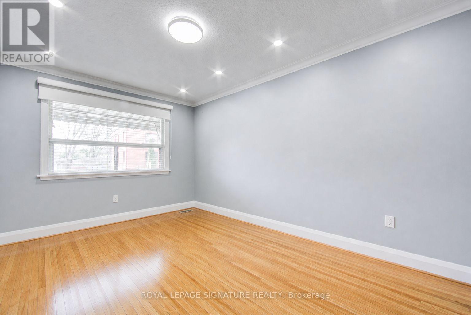 6 Cosburn Avenue, Toronto, Ontario  M6E 2S7 - Photo 7 - E13102184