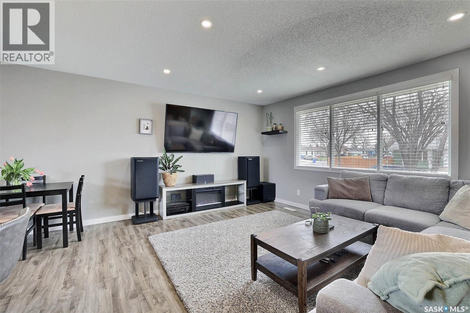 110 Fulton Drive, Regina, Saskatchewan  S4X 1G1 - Photo 2 - SK035378