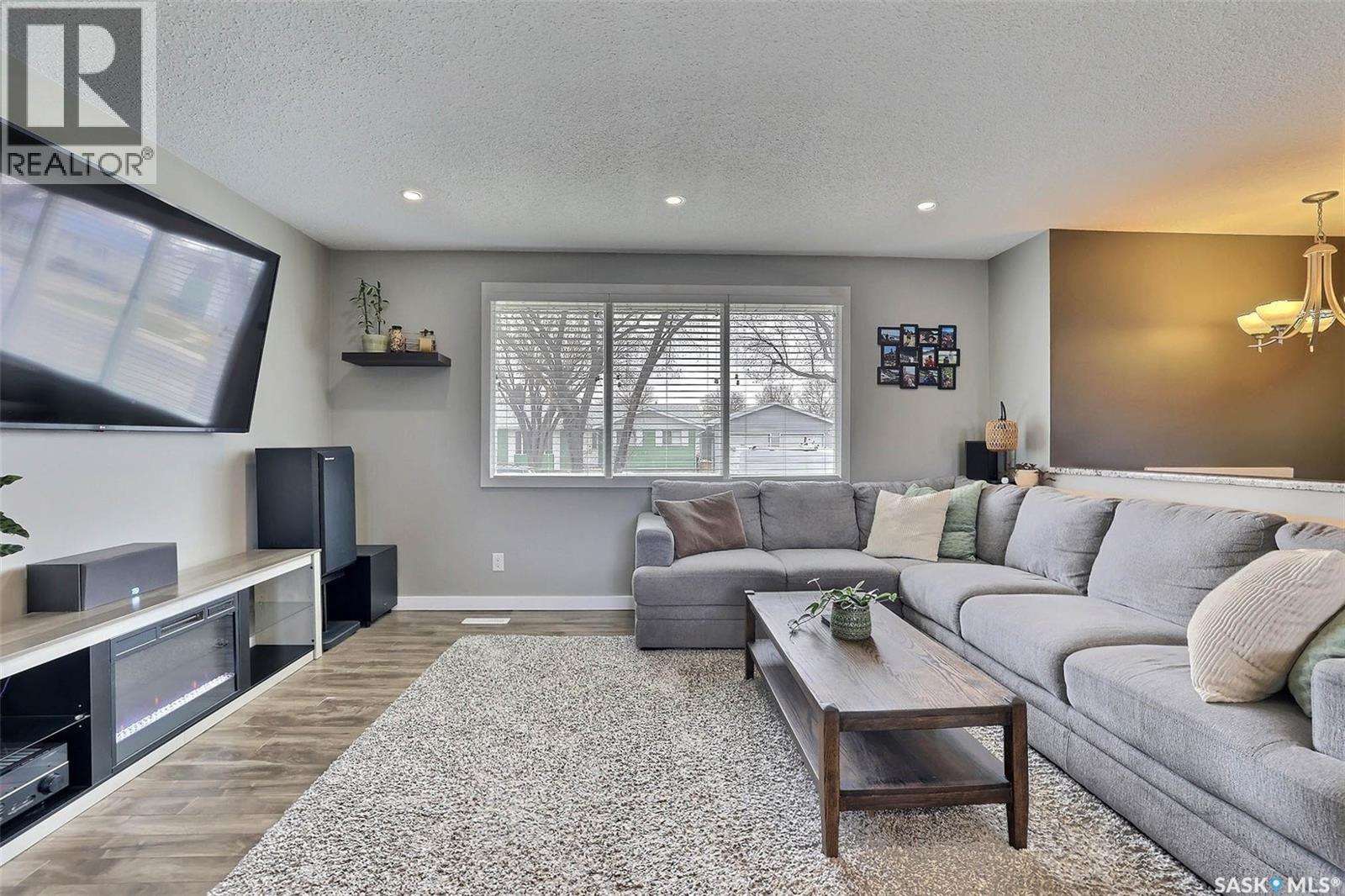 110 Fulton Drive, Regina, Saskatchewan  S4X 1G1 - Photo 3 - SK035378