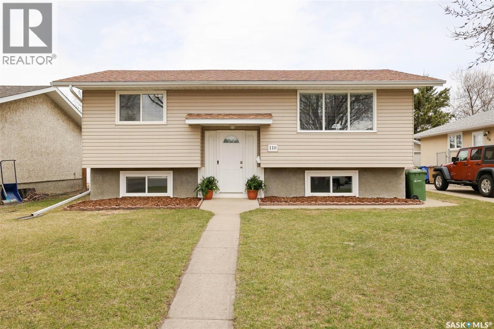 110 Fulton Drive, Regina, Saskatchewan  S4X 1G1 - Photo 1 - SK035378