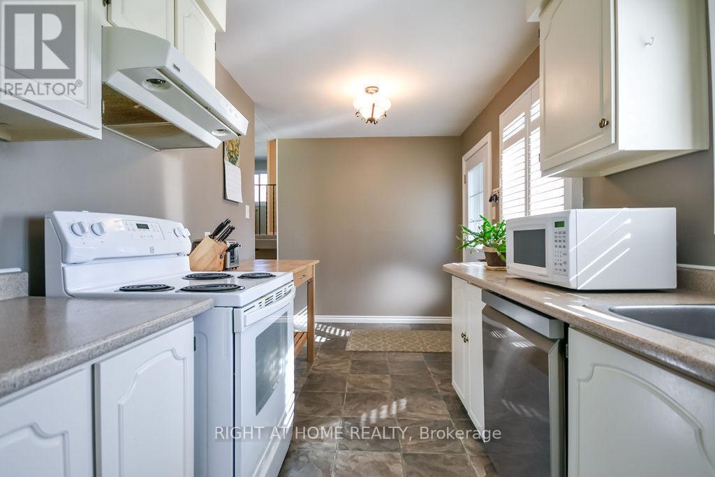 10 Forestview Place, Barrie (Cundles East), Ontario  L4M 5M5 - Photo 11 - S13101926