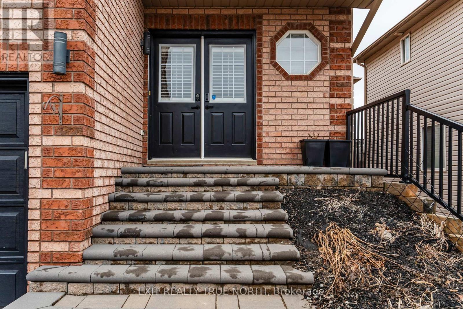 172 Courtney Crescent, Barrie (Painswick South), Ontario  L4N 5T1 - Photo 3 - S13101950