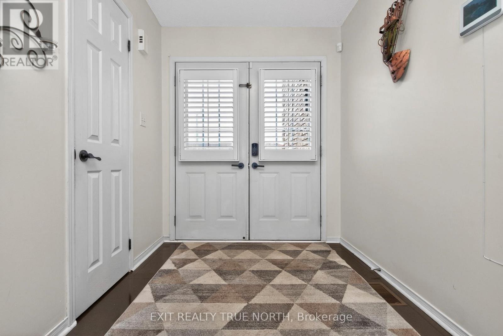 172 Courtney Crescent, Barrie (Painswick South), Ontario  L4N 5T1 - Photo 4 - S13101950
