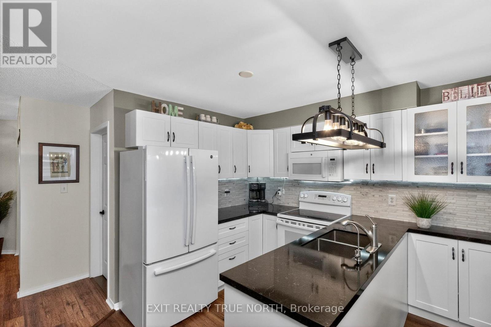 172 Courtney Crescent, Barrie (Painswick South), Ontario  L4N 5T1 - Photo 6 - S13101950