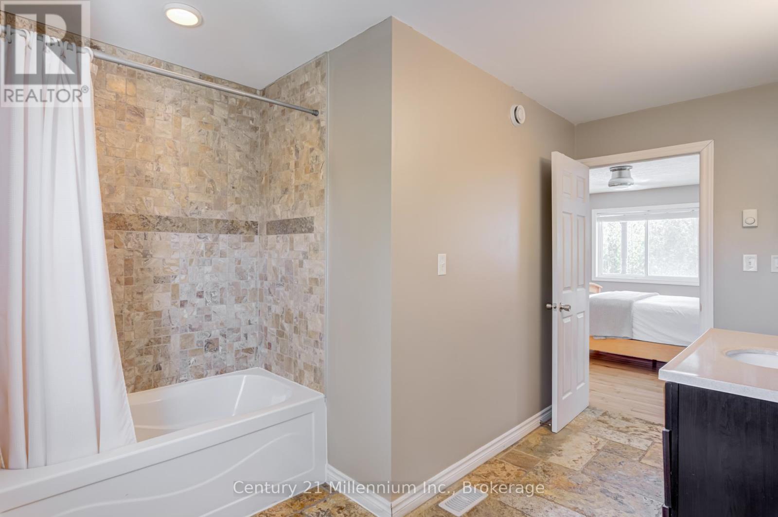 62 Mcivor Drive, Northern Bruce Peninsula, Ontario  N0H 1Z0 - Photo 31 - X12871550