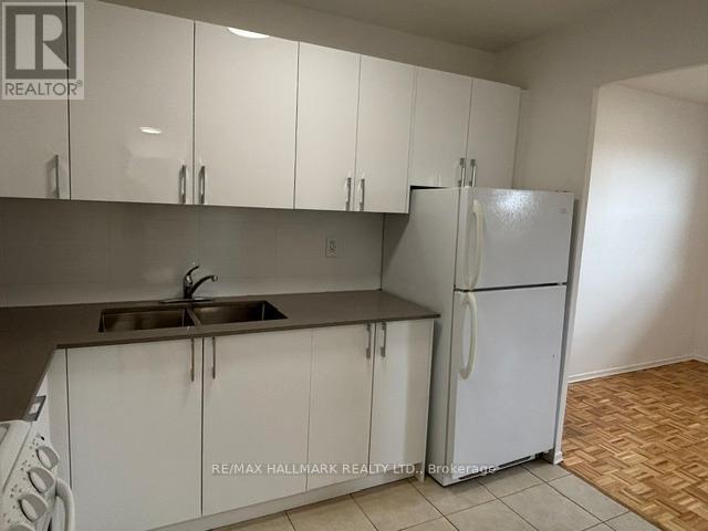2-305 - 515 North Service Road, Mississauga, Ontario  L5A 1B3 - Photo 4 - W13101818