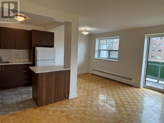 2-201 - 515 North Service Road, Mississauga, Ontario  L5A 1B3 - Photo 2 - W13101820
