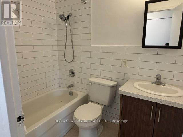 2-201 - 515 North Service Road, Mississauga, Ontario  L5A 1B3 - Photo 8 - W13101820
