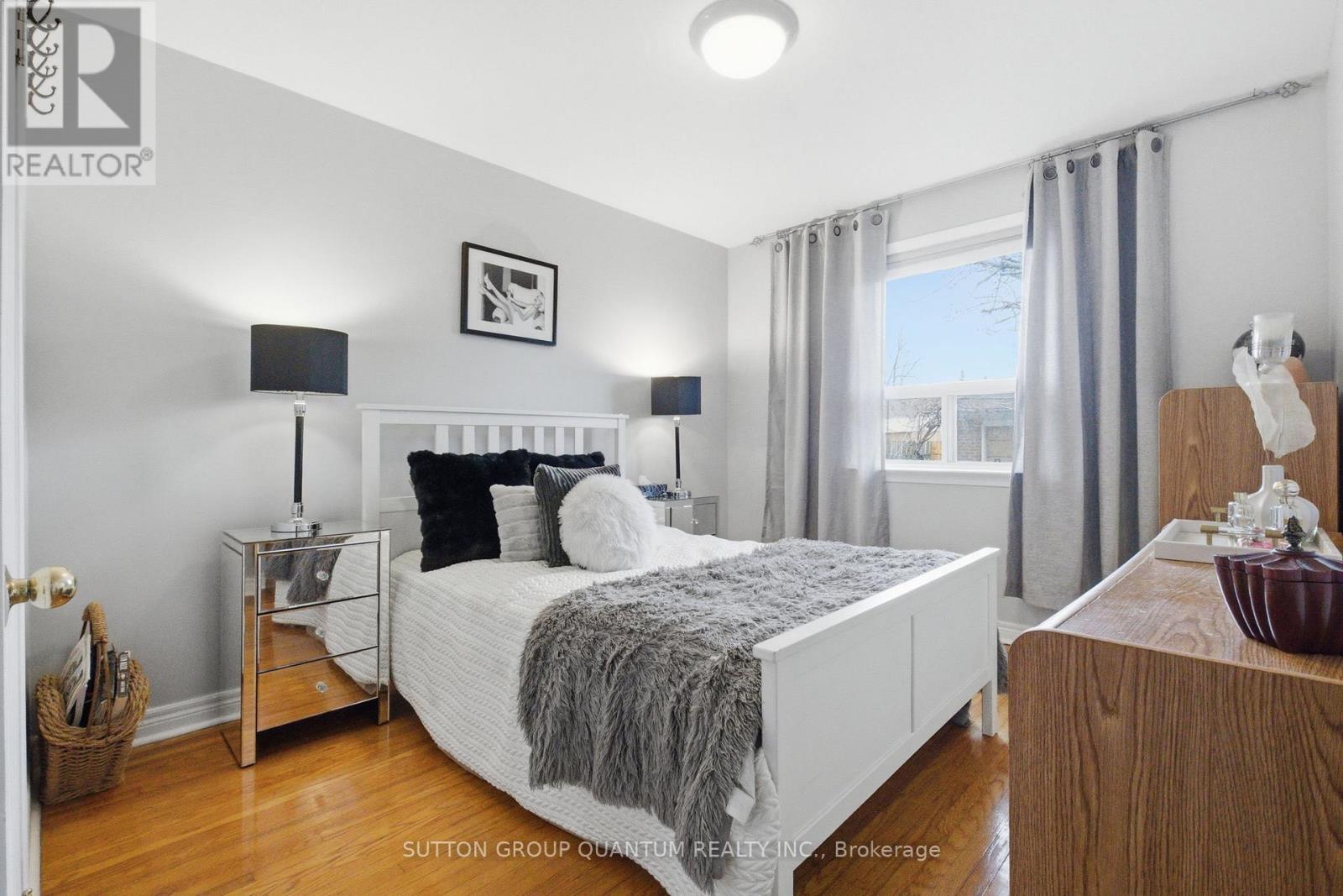 1257 Alexandra Avenue, Mississauga, Ontario  L5E 2A7 - Photo 18 - W13101824
