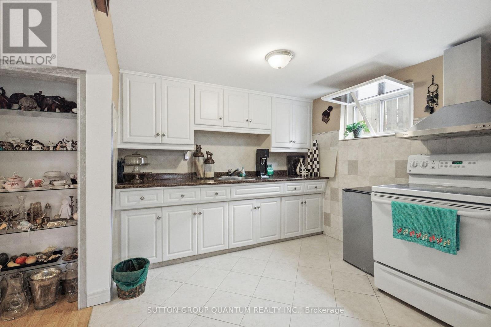 1257 Alexandra Avenue, Mississauga, Ontario  L5E 2A7 - Photo 27 - W13101824