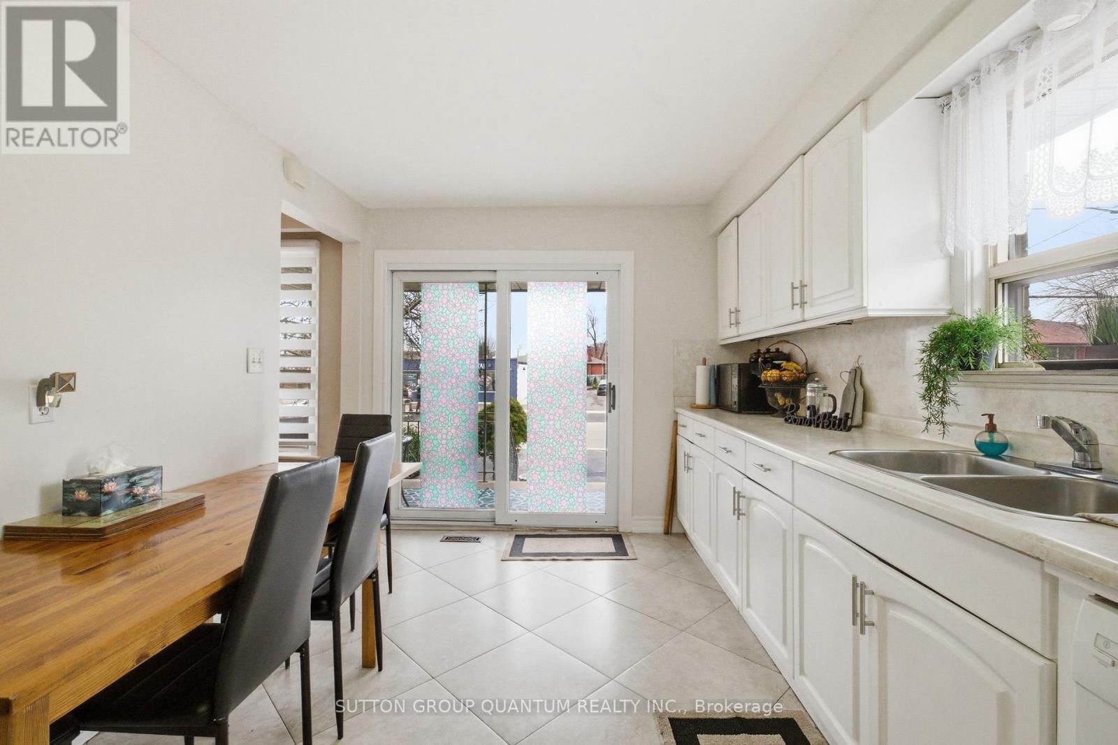 1257 Alexandra Avenue, Mississauga, Ontario  L5E 2A7 - Photo 7 - W13101824