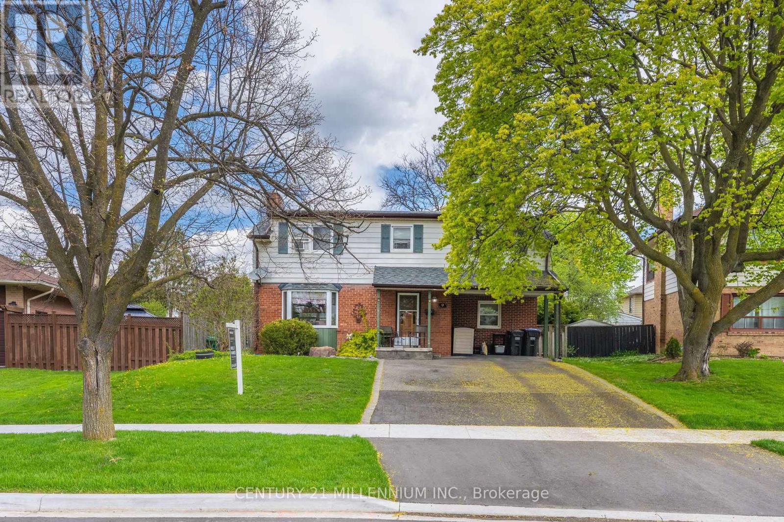 9 CRESTVIEW AVENUE, Brampton, Ontario