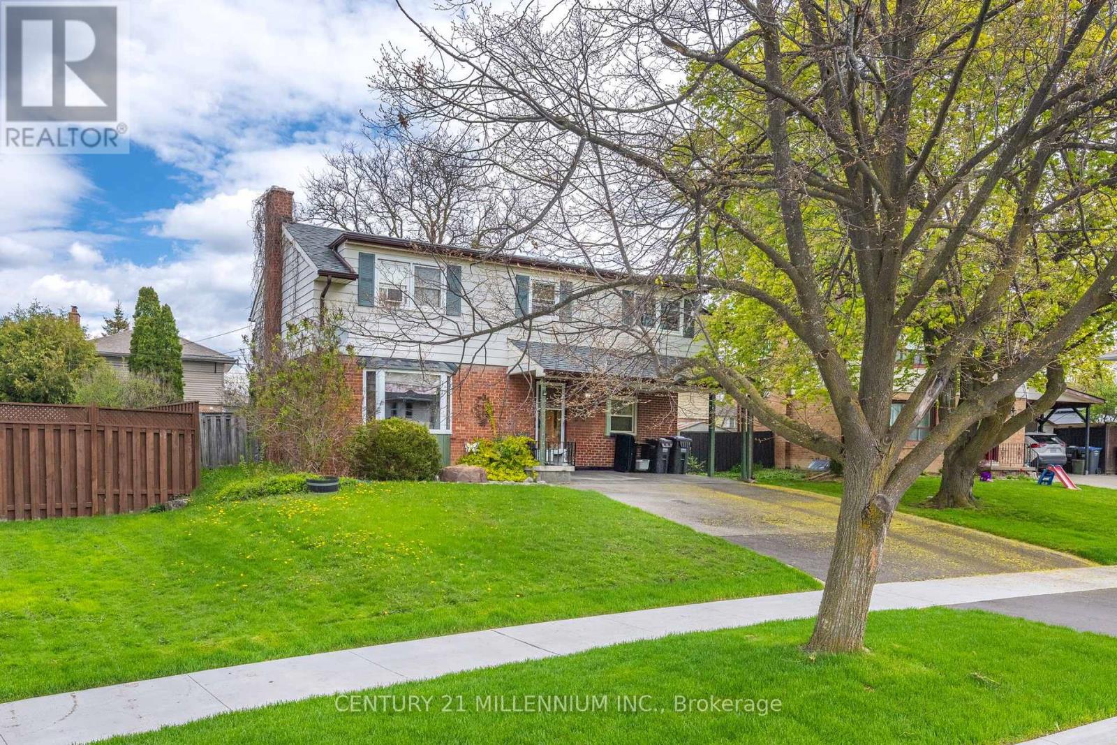 9 Crestview Avenue, Brampton, Ontario  L6W 2R7 - Photo 3 - W13101938