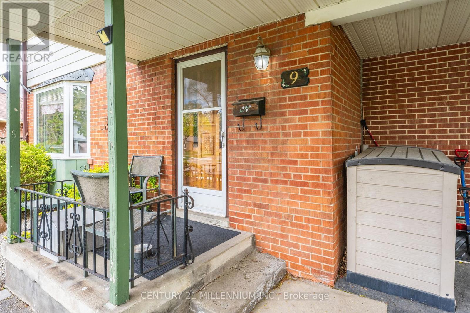 9 Crestview Avenue, Brampton, Ontario  L6W 2R7 - Photo 5 - W13101938