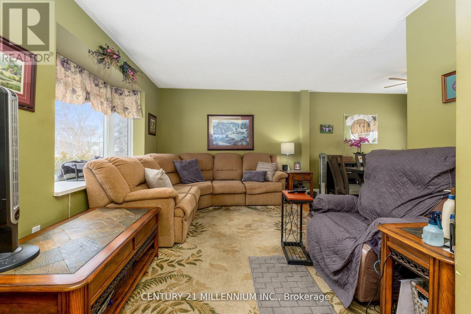 9 Crestview Avenue, Brampton, Ontario  L6W 2R7 - Photo 6 - W13101938