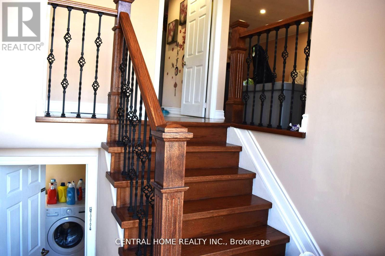59 Blaney Crescent, Toronto, Ontario  M3N 1L3 - Photo 3 - W13101986