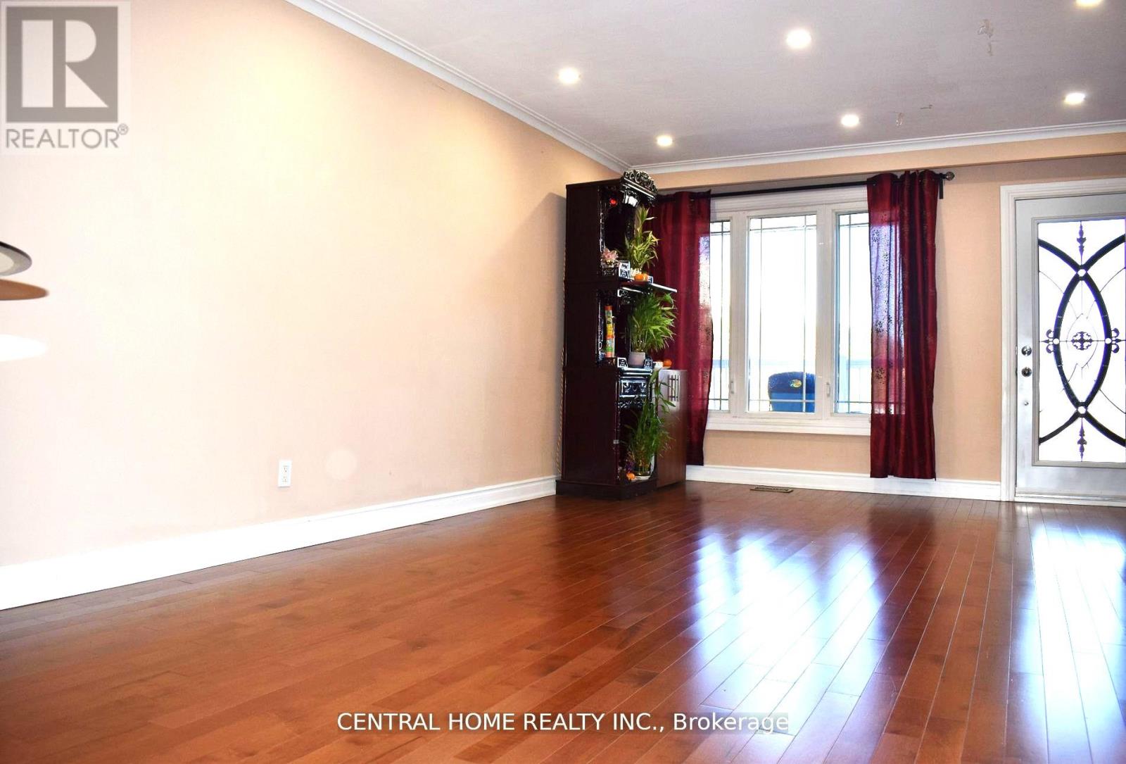 59 Blaney Crescent, Toronto, Ontario  M3N 1L3 - Photo 4 - W13101986
