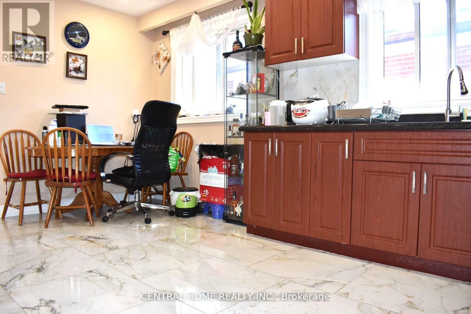 59 Blaney Crescent, Toronto, Ontario  M3N 1L3 - Photo 7 - W13101986