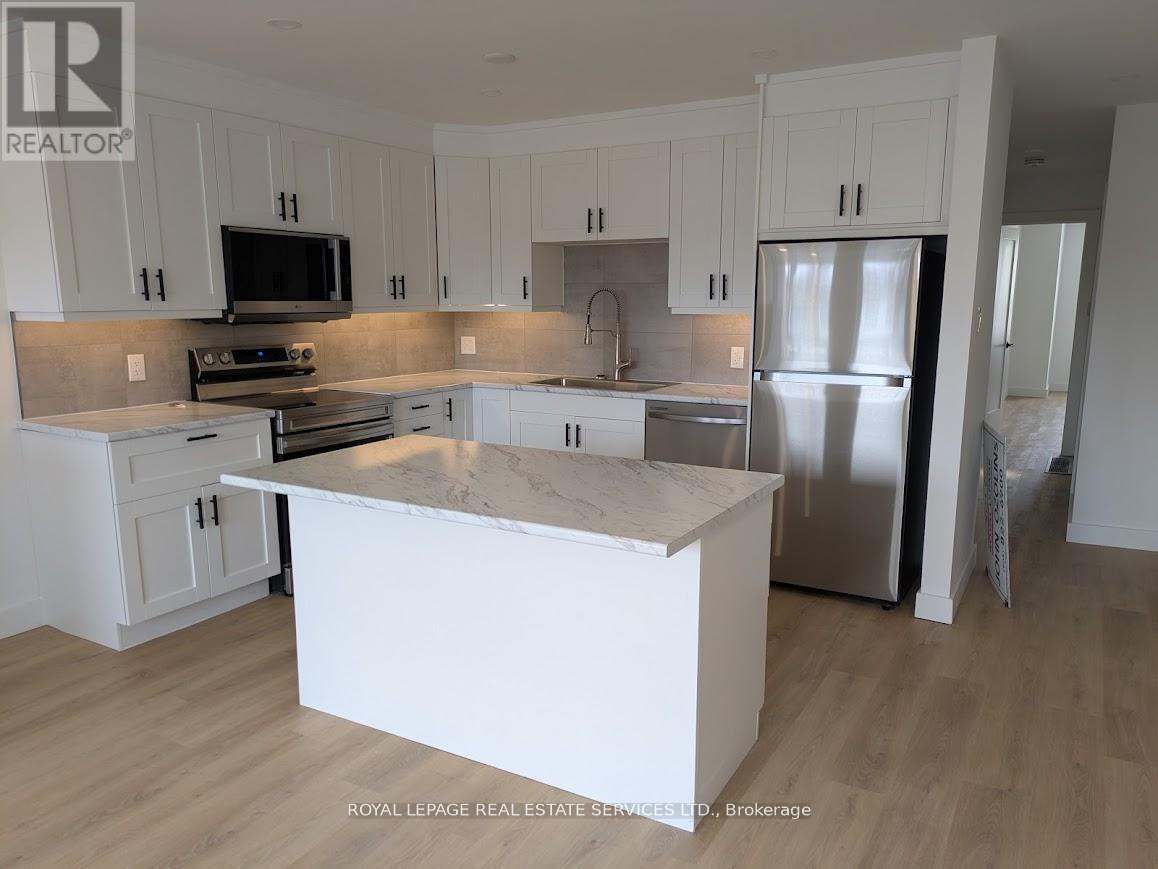 UPPER - 272 LAKESHORE ROAD E, Mississauga, Ontario