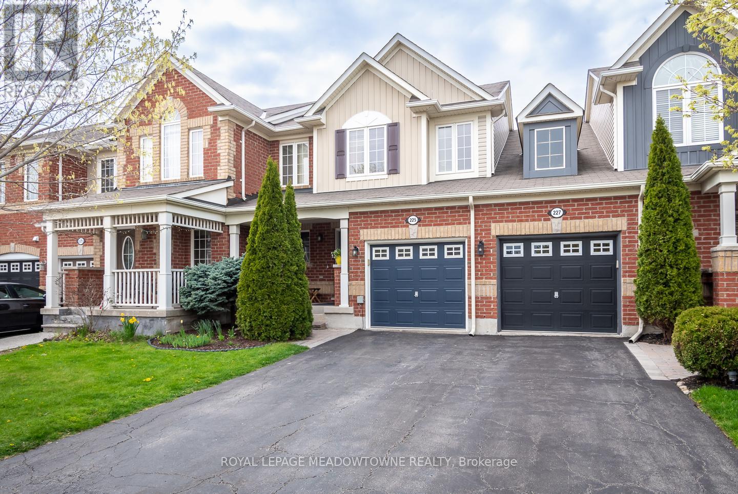 225 Prosser Circle, Milton, Ontario  L9T 0P6 - Photo 2 - W13102106
