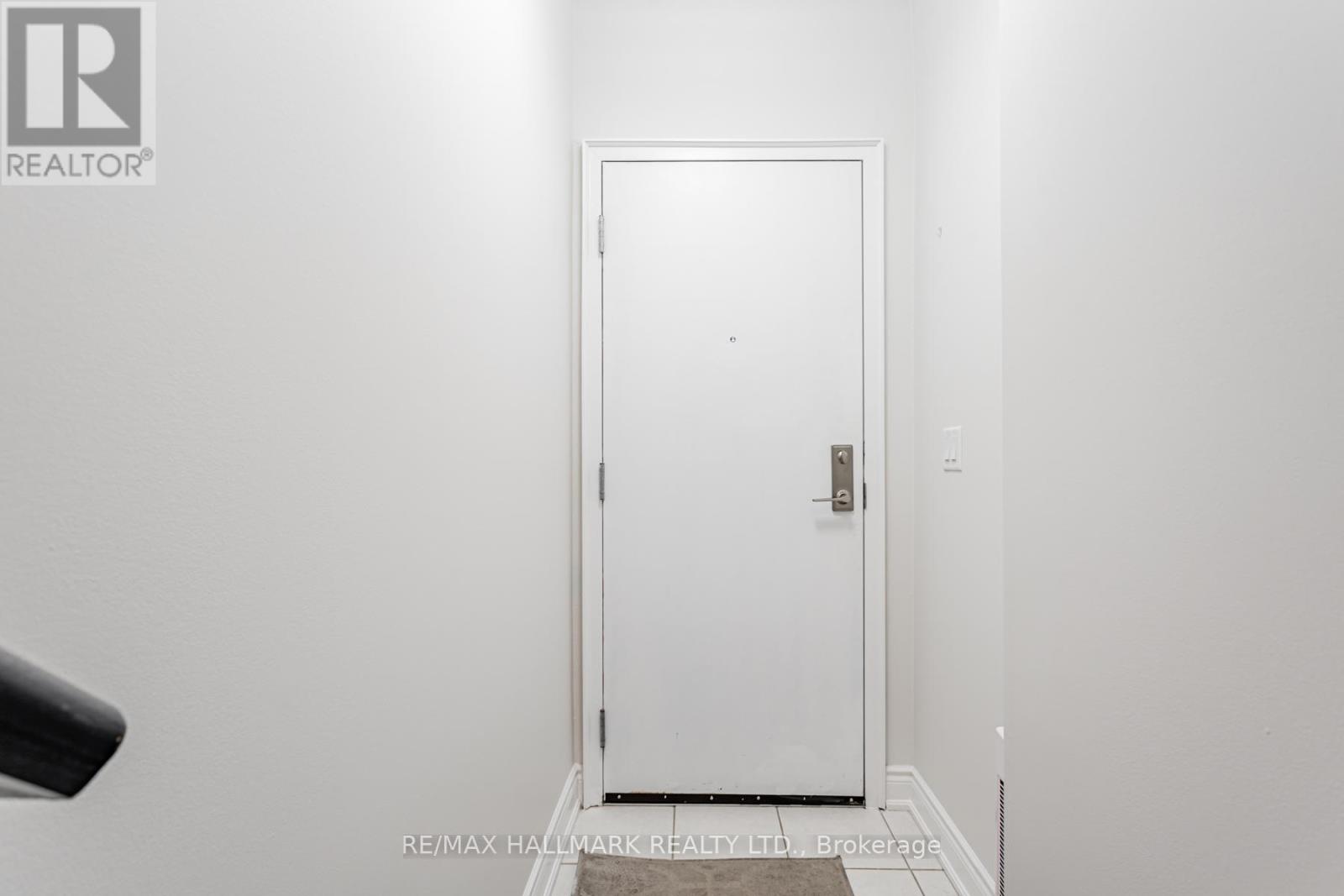 224 - 380 Hopewell Avenue, Toronto, Ontario  M6E 2S2 - Photo 3 - W13102118