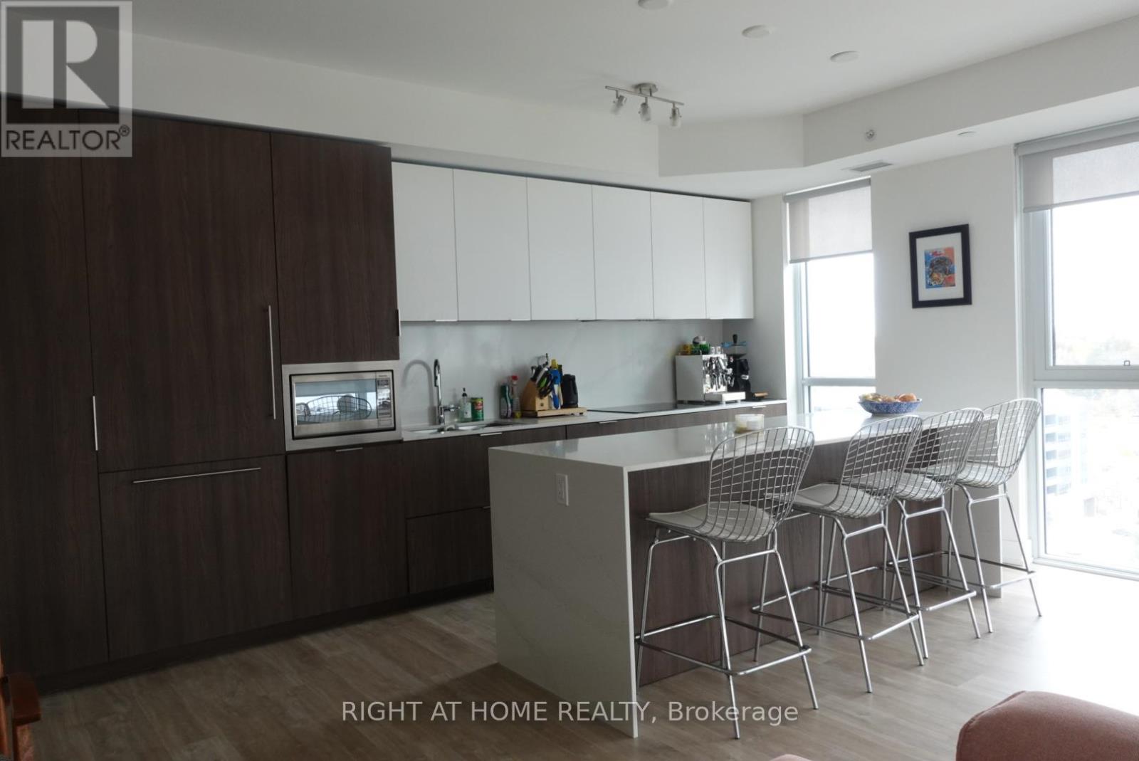 1101 - 8 Ann Street, Mississauga, Ontario  L5G 3E6 - Photo 2 - W13102120