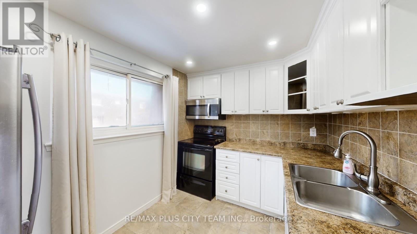 50 Darras Court, Brampton, Ontario  L6T 1W7 - Photo 8 - W13102134