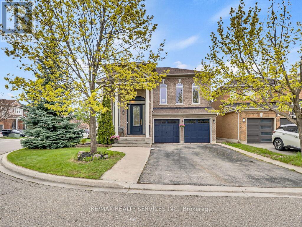 13 Mistycreek Crescent, Brampton, Ontario  L7A 3E8 - Photo 2 - W13102208