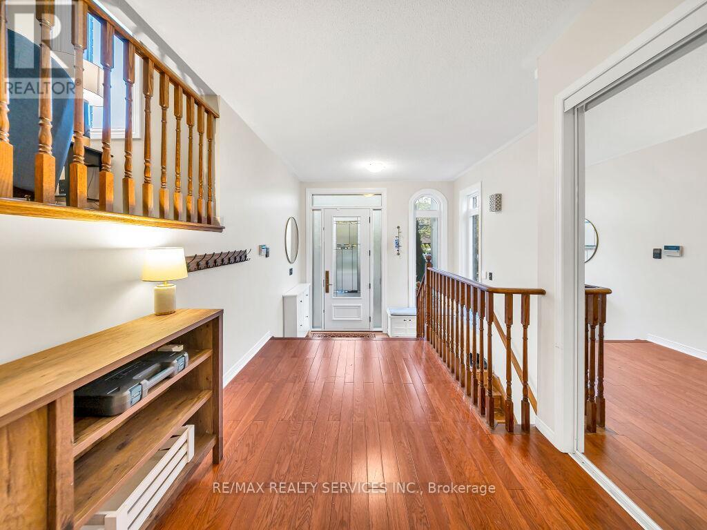 13 Mistycreek Crescent, Brampton, Ontario  L7A 3E8 - Photo 4 - W13102208