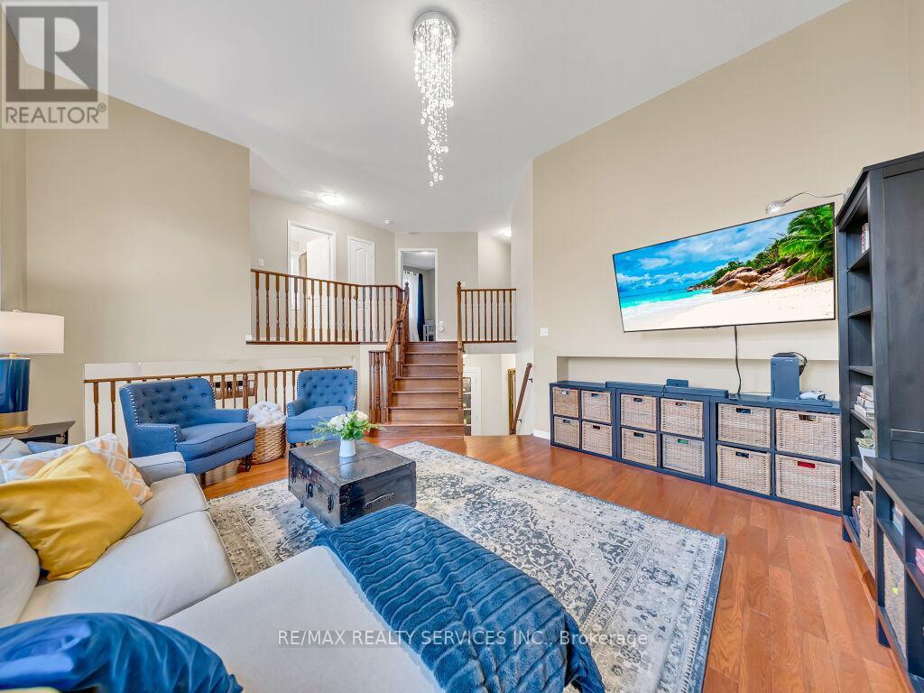 13 Mistycreek Crescent, Brampton, Ontario  L7A 3E8 - Photo 7 - W13102208