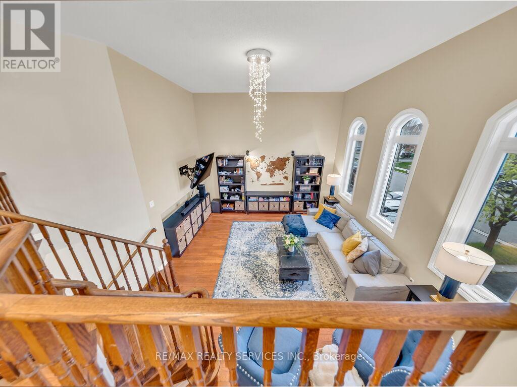 13 Mistycreek Crescent, Brampton, Ontario  L7A 3E8 - Photo 9 - W13102208